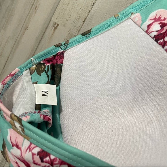 BeachSissi Medium Swim Suit Top Razor Back - Picture 4 of 4